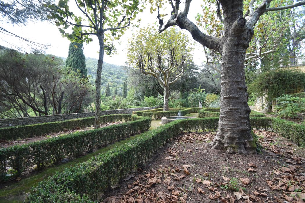 vue partielle du jardin