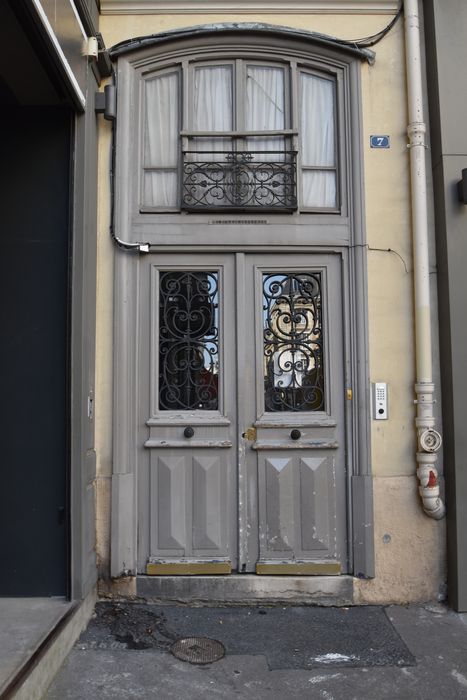 porte d’accès sur rue