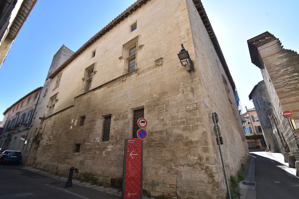 façade nord sur la rue du Grand-Prieuré