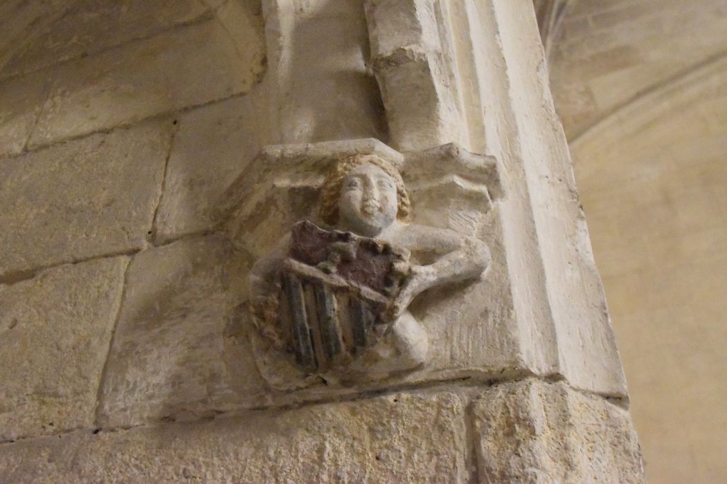 chapelle, détail d’un culot sculpté armorié