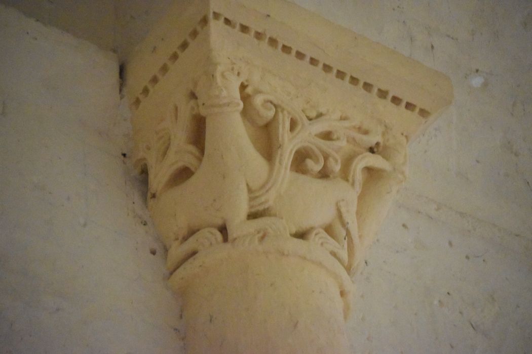 nef, détail d’un chapiteau sculpté