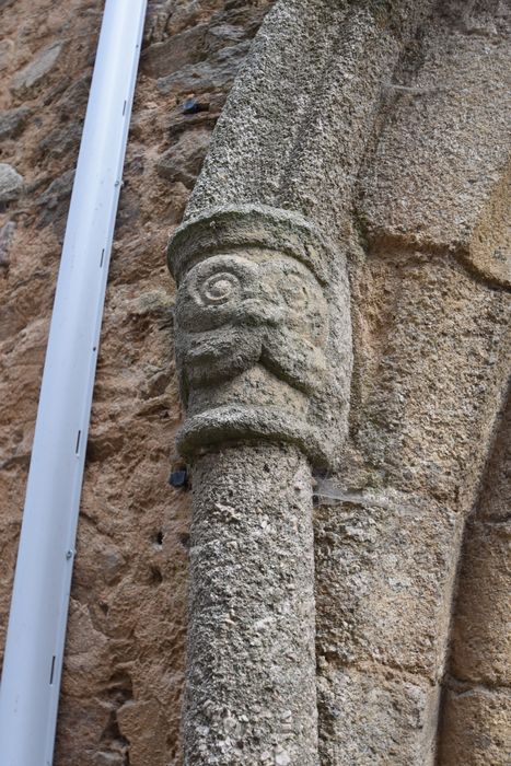 façade nord-ouest sur rue, porte d’accès de gauche, détail