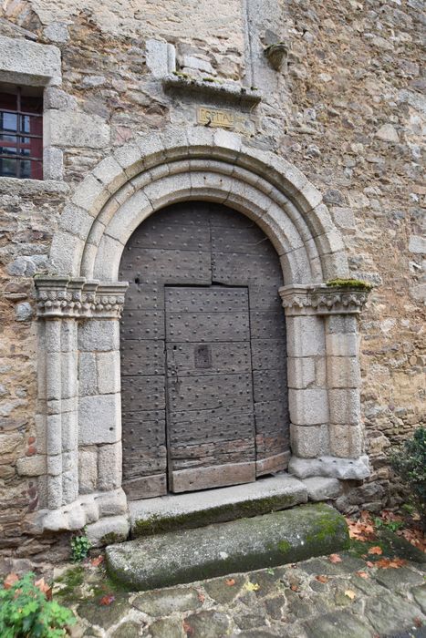 façade nord-ouest sur rue, porte d’accès de droite