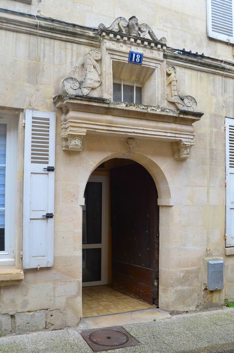 porte d’accès sur rue