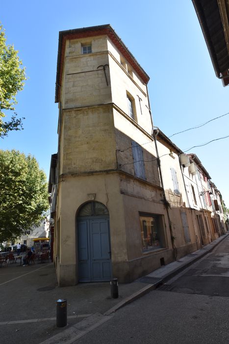 façades ouest et sud-ouest sur rue