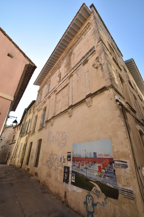 façade latérale sur la rue Belachou