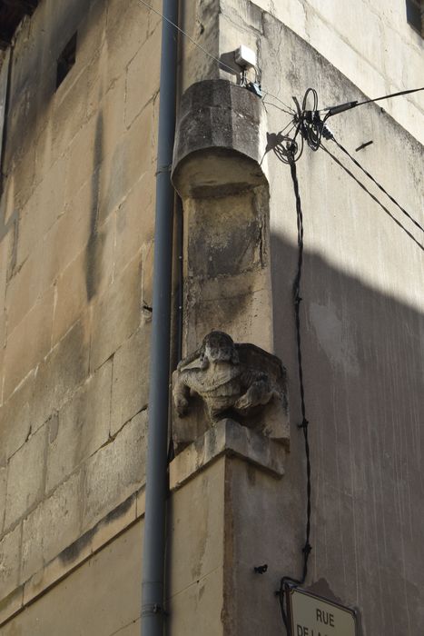 façade sur rue, détail de la niche d’angle