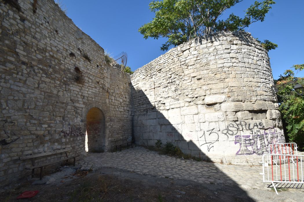 tronçon situé le long du boulevard Émile Combes, porte d’accès est sur la place des Remparts