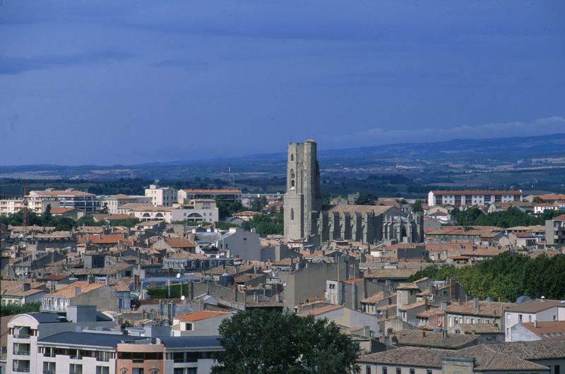 Vue générale de la ville, l'église Saint-Vincent