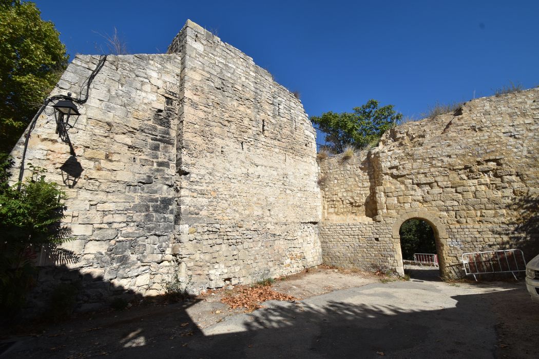 tronçon situé le long du boulevard Émile Combes, porte d’accès est sur la place des Remparts