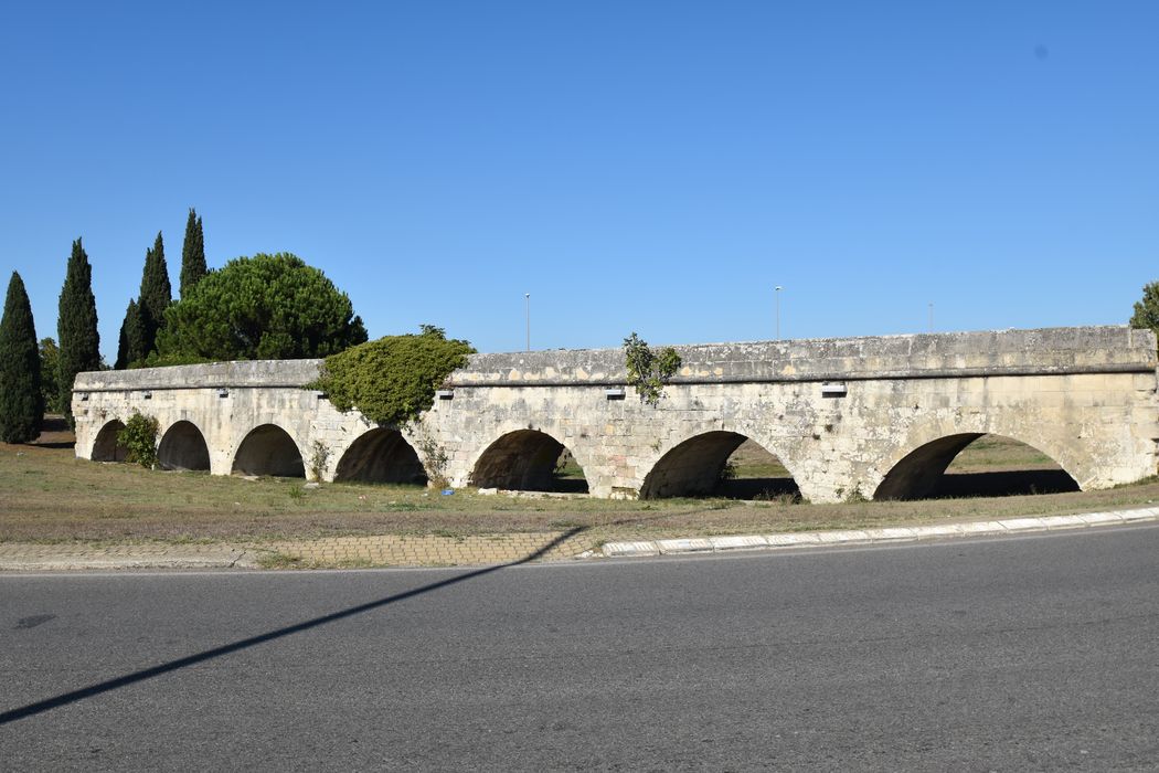 vue partielle de l’aqueduc sur le rond-point de la Pouride, élévation sud-ouest