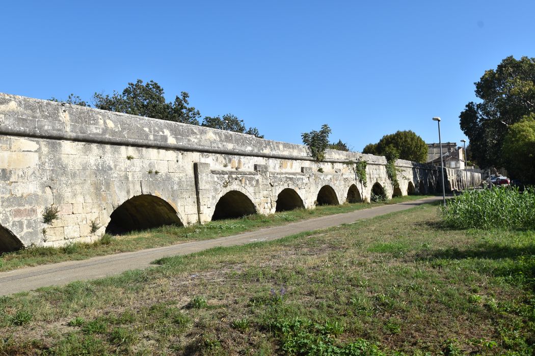 vue partielle de l’aqueduc le long de la route de du chemin des Arcades, élévation sud-ouest