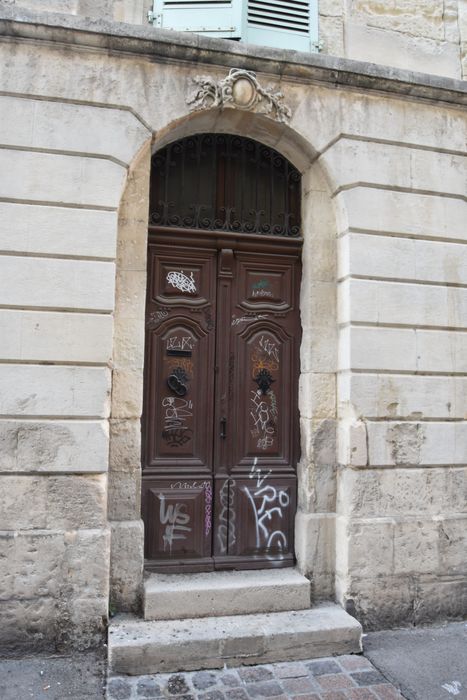 porte d’accès sur rue