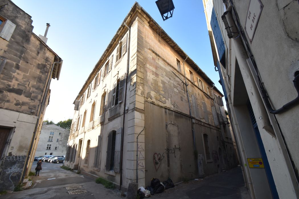 vue générale des façades sur les rues Élie Giraud et du Bac