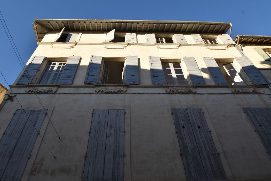 façade sur la rue de la République, vue partielle