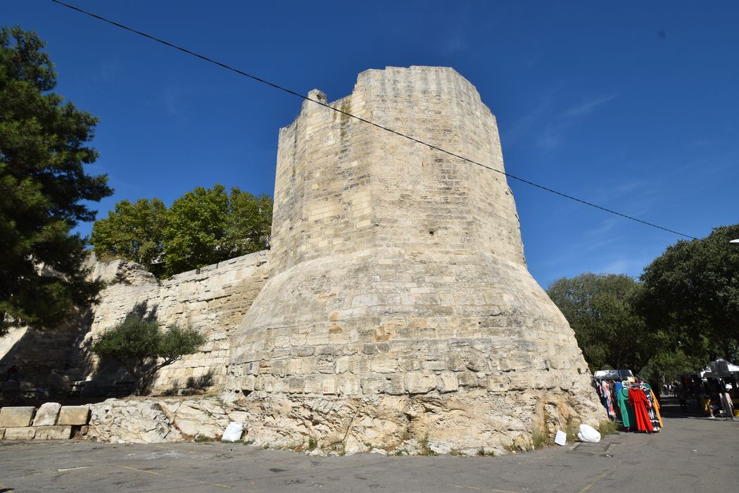 tour situé à l’angle de la montée Vauban et du boulevard Émile Combes