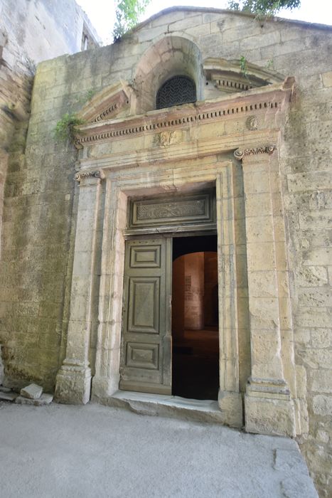 église Saint-Honorat, portail d’accès nord