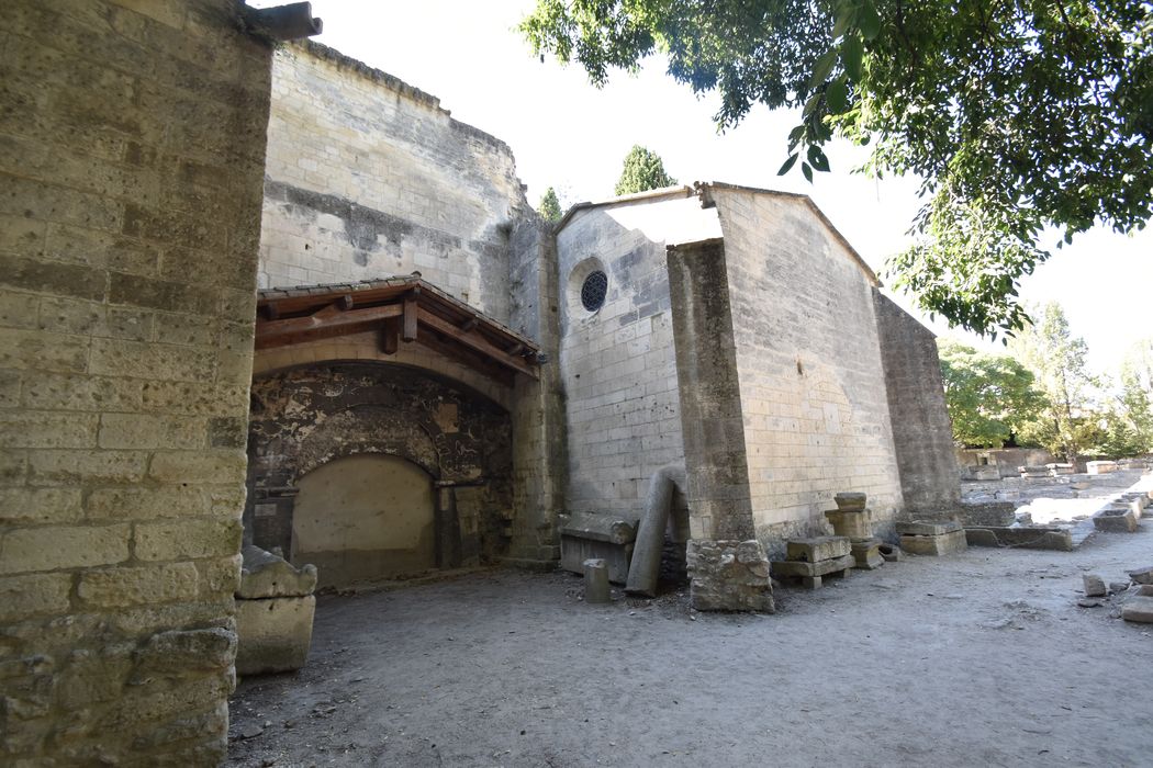 église Saint-Honorat, façade latérale nord