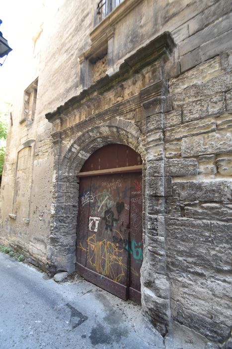 porte d’accès sur rue