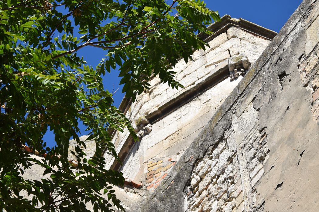 tourelle d’escalier depuis la rue