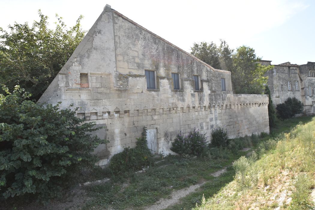 tronçon situé à l’est du Rhône, quai Marx Dormoy, élévation nord