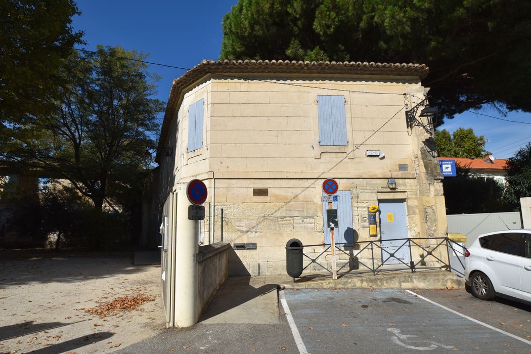 bâtiment situé sur le chemin de la Verrerie, façade sud