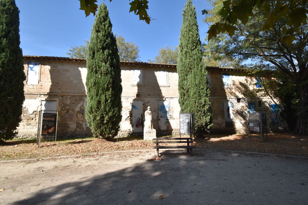 façade sud sur la cour, vue partielle