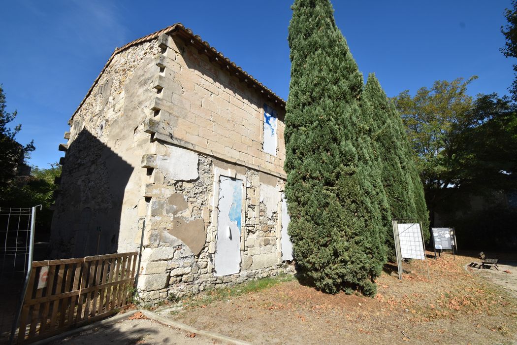 façade sud et pignon ouest sur la cour, vue partielle