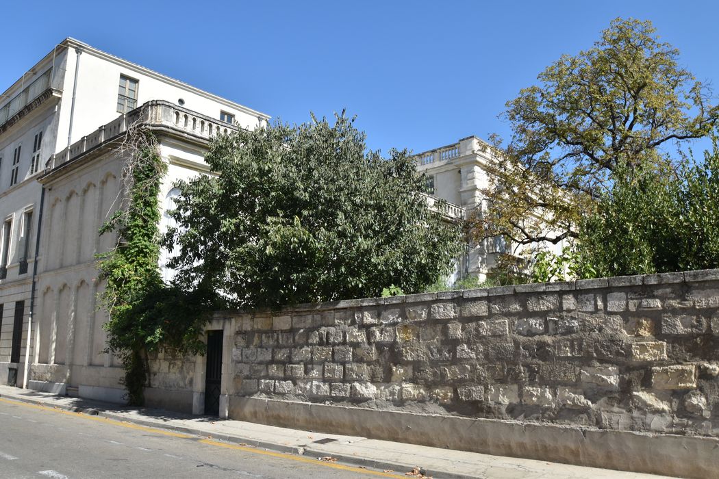 mur de clôture ouest sur la rue de la Cité Foulc