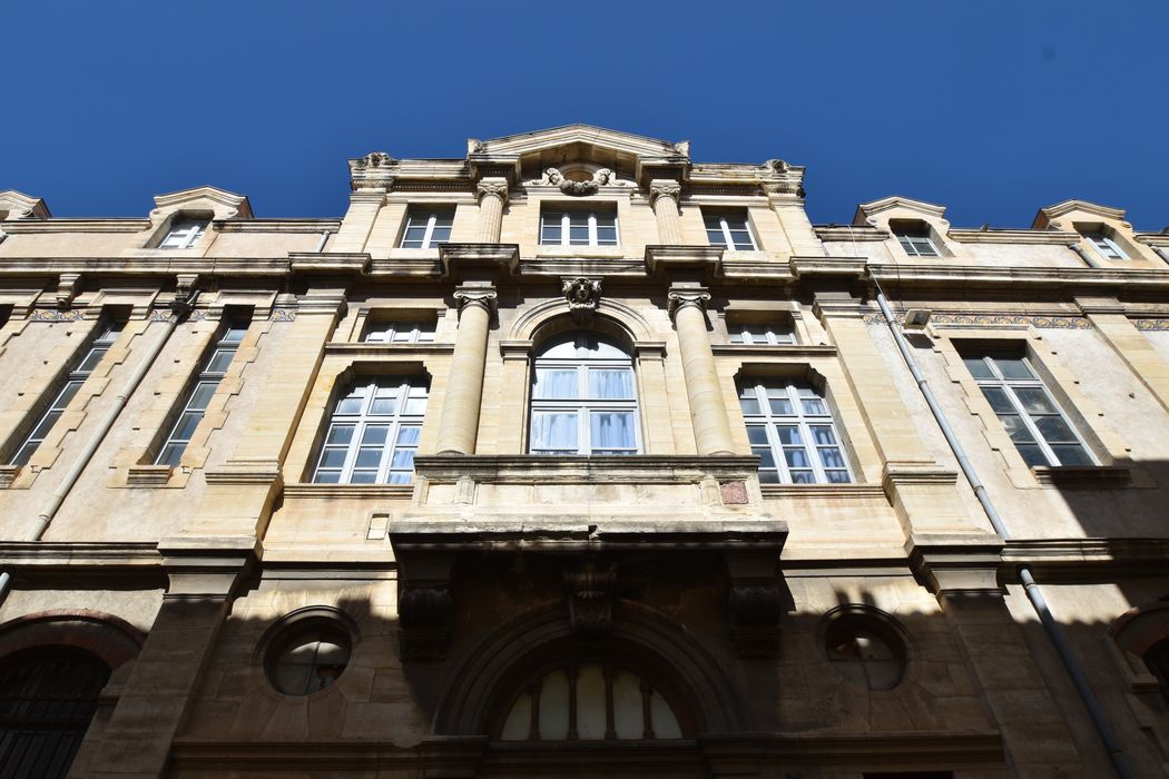 aile sud, façade sud du pavillon central sur la rue Bigot