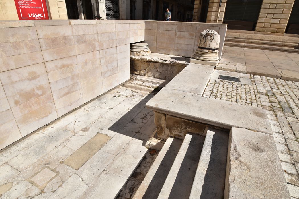 vestiges situés au nord de la façade nord