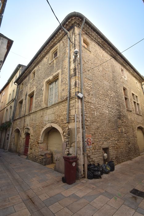 façades sur les rues Louis Raoul et Fresque