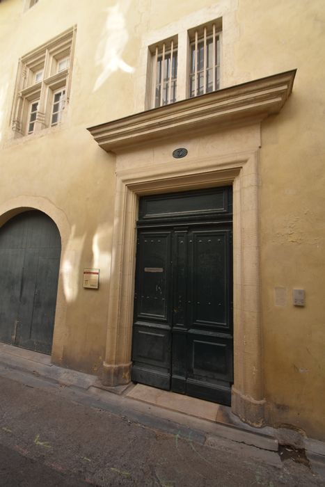 porte d’accès sur rue