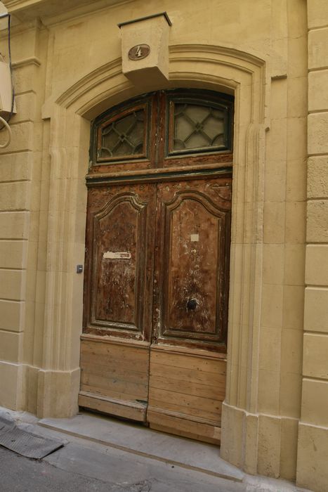 porte d’accès sur rue du n°4