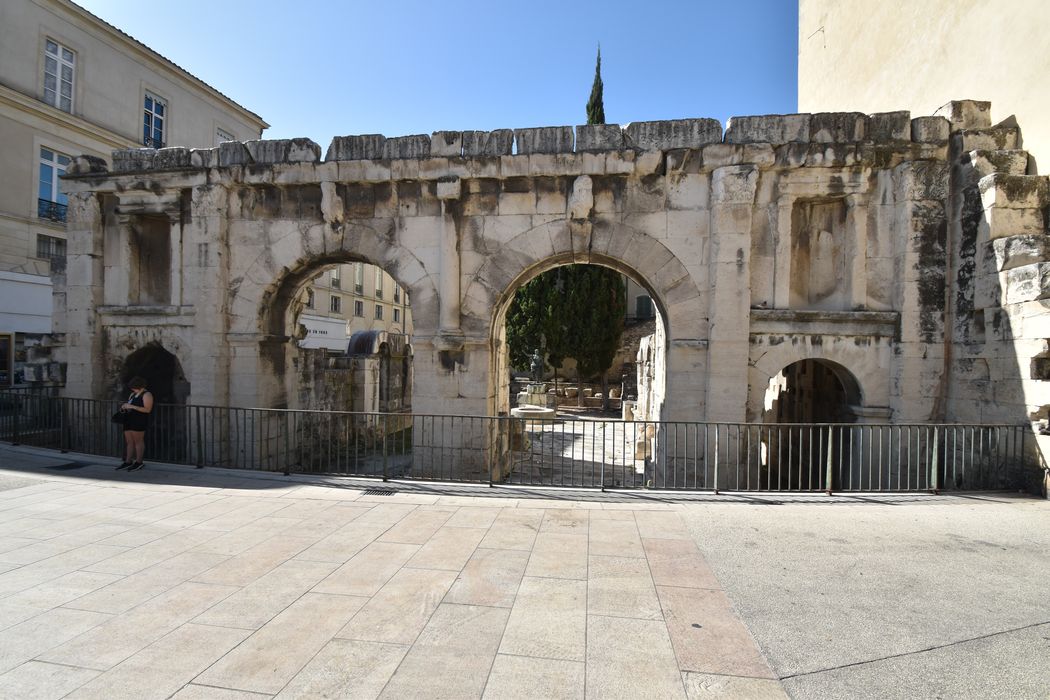 vue générale des vestiges depuis la place Gabriel Péri