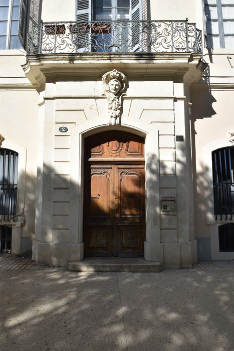 portail d’accès sur la rue de la Bouquerie