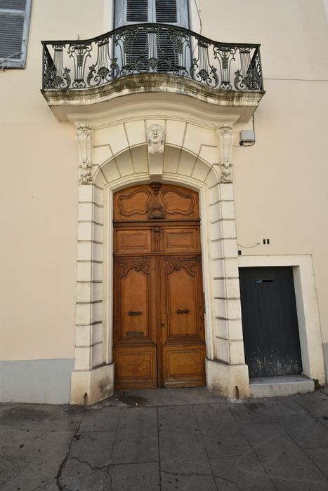 portail d’accès sur la rue du Fort