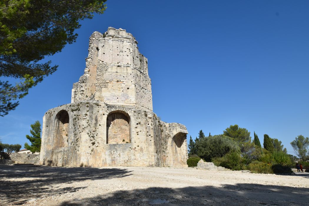 vue générale de la tour depuis le Sud-Ouest