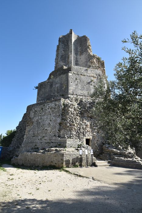 vue générale de la tour depuis le Nord-Ouest