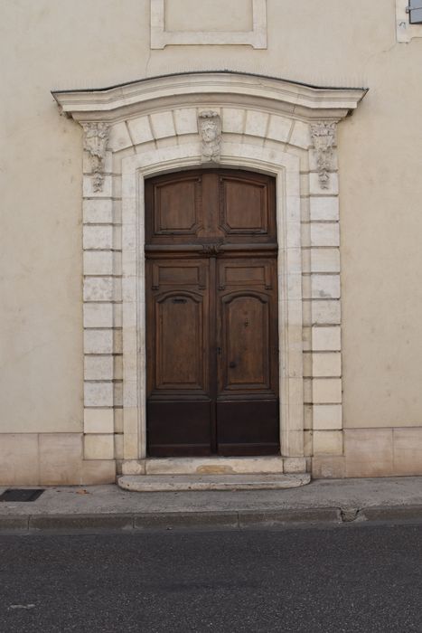 porte d’accès n°2 sur rue