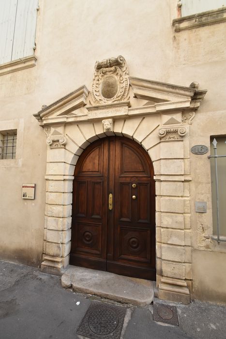 porte d’accès sur rue