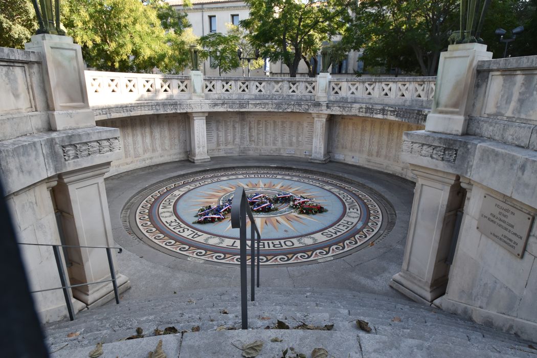 vue partielle du monument