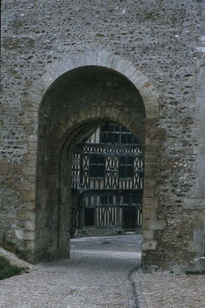 Façade à pans de bois vue de la porte Saint-Jean