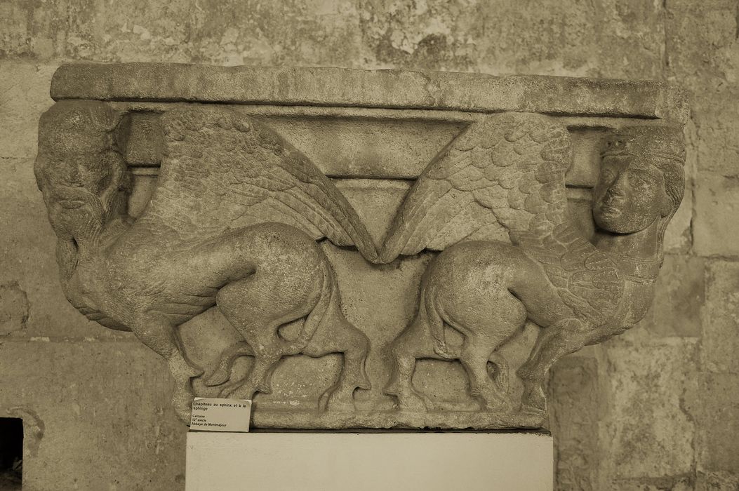 fragment lapidaire (chapiteau)