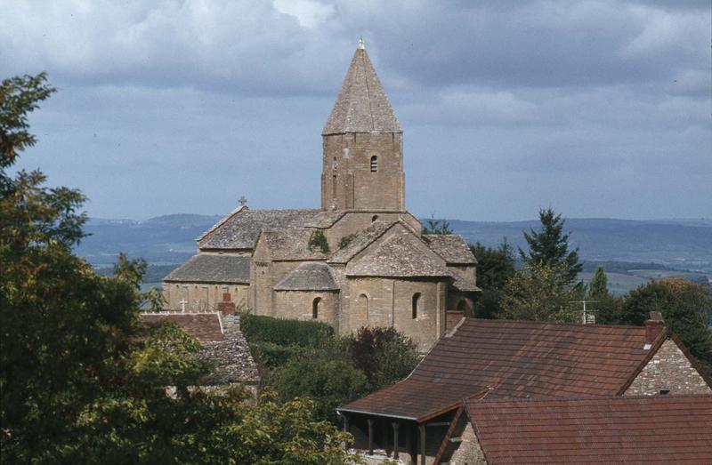 Ensemble sud-est et clocher, lavoir