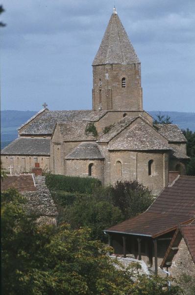 Ensemble sud-est et clocher, lavoir