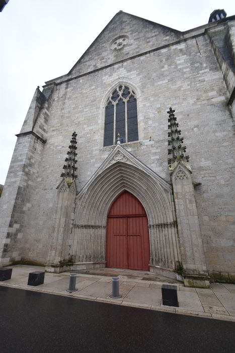 façade ouest sur le boulevard du Président Carnot