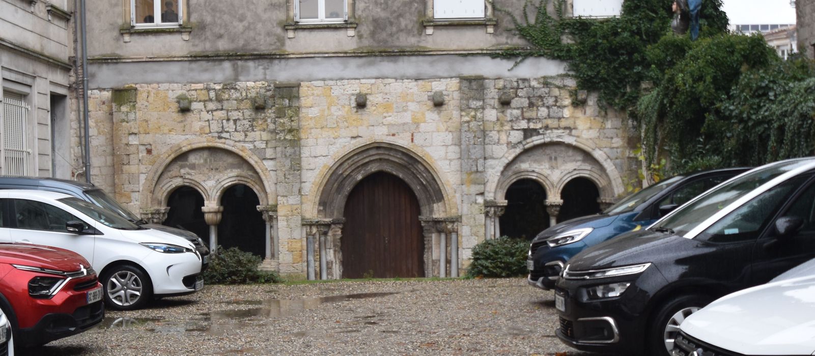 ancien cloître, galerie est, salle capitulaire, élévation ouest