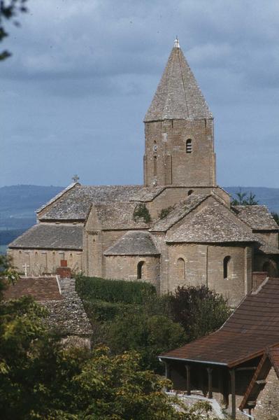 Ensemble sud-est et clocher, lavoir