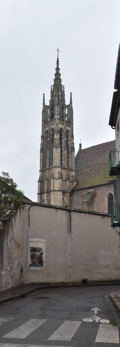 vue générale du clocher depuis la rue Auguste Gué